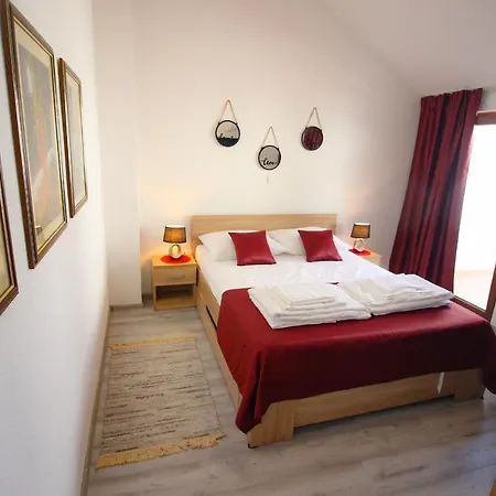 Casa de hóspedes Deny - With Free Parking 3*