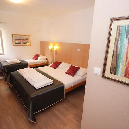 Deny - With Free Parking Gasthuis 3*