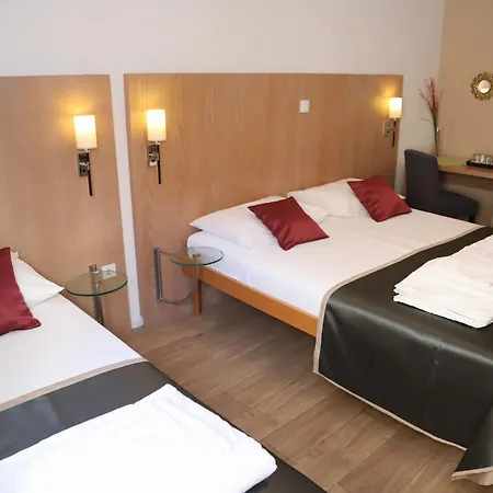 Deny - With Free Parking Guest house 3*