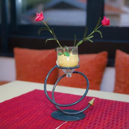 Deny - With Free Parking Gasthuis