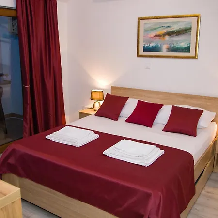 Deny - With Free Parking Guest house 3*