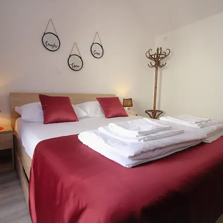 Guest house Deny - With Free Parking 3*
