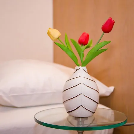 Deny - With Free Parking Guest house