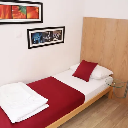 Deny - With Free Parking Gasthuis 3*