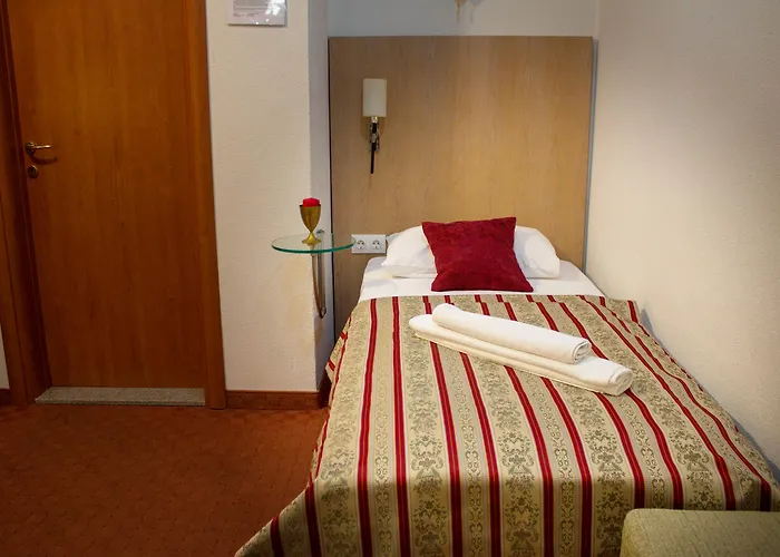 モーテル デナイ モスタル ゲストハウス