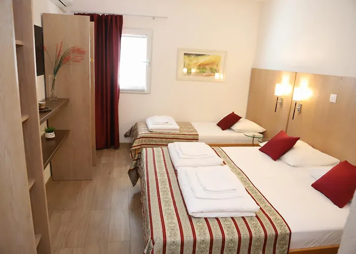 ゲストハウス モーテル デナイ モスタル 3*