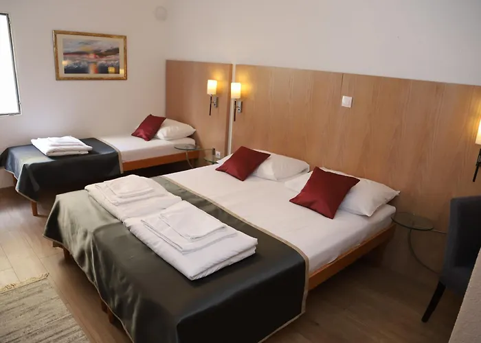 モーテル デナイ モスタル ゲストハウス 3*