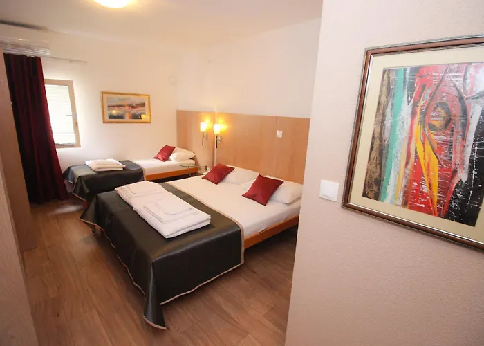 モーテル デナイ モスタル ゲストハウス 3*