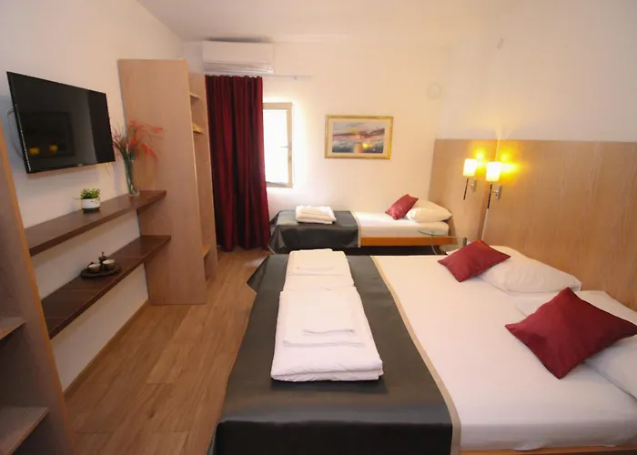 モーテル デナイ モスタル 3* モスタル