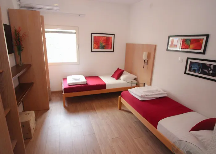 ゲストハウス モーテル デナイ モスタル 3*