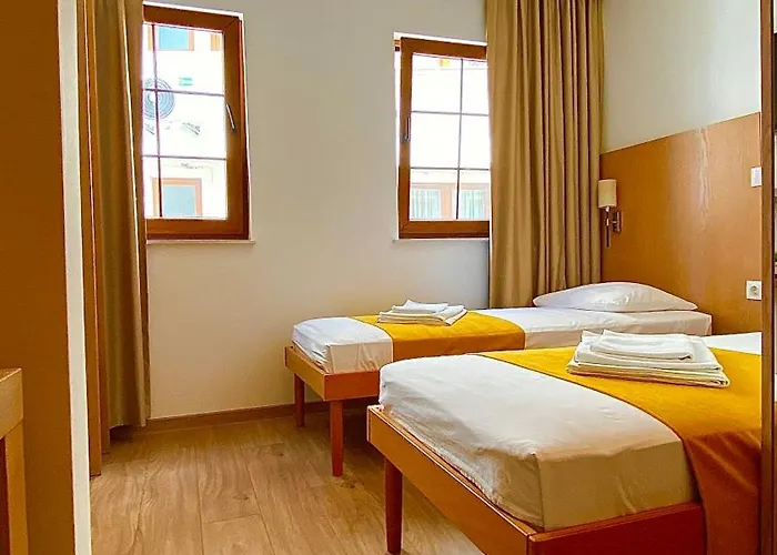 ゲストハウス モーテル デナイ モスタル 3*