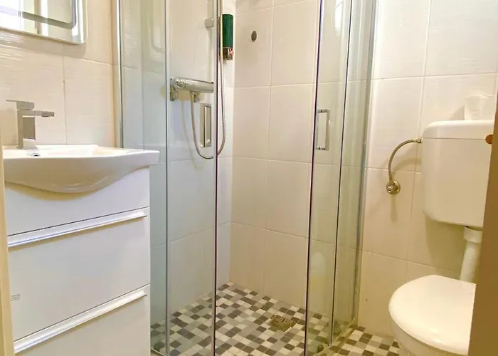 モーテル デナイ モスタル ゲストハウス 3*