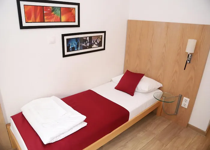 モーテル デナイ モスタル ゲストハウス 3*