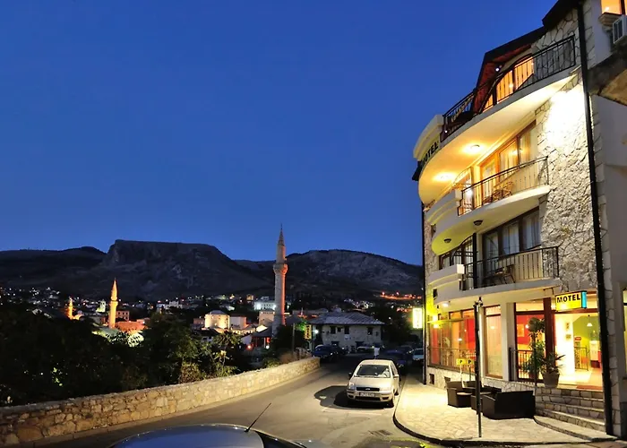 モーテル デナイ モスタル ゲストハウス