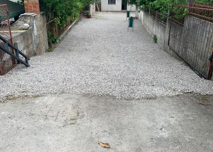 ゲストハウス モーテル デナイ モスタル 3*