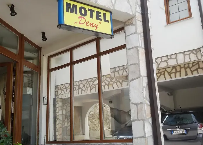 モーテル デナイ モスタル ゲストハウス